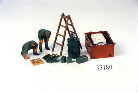 1/35 German Tank Engine Maintenance Crew Set №1